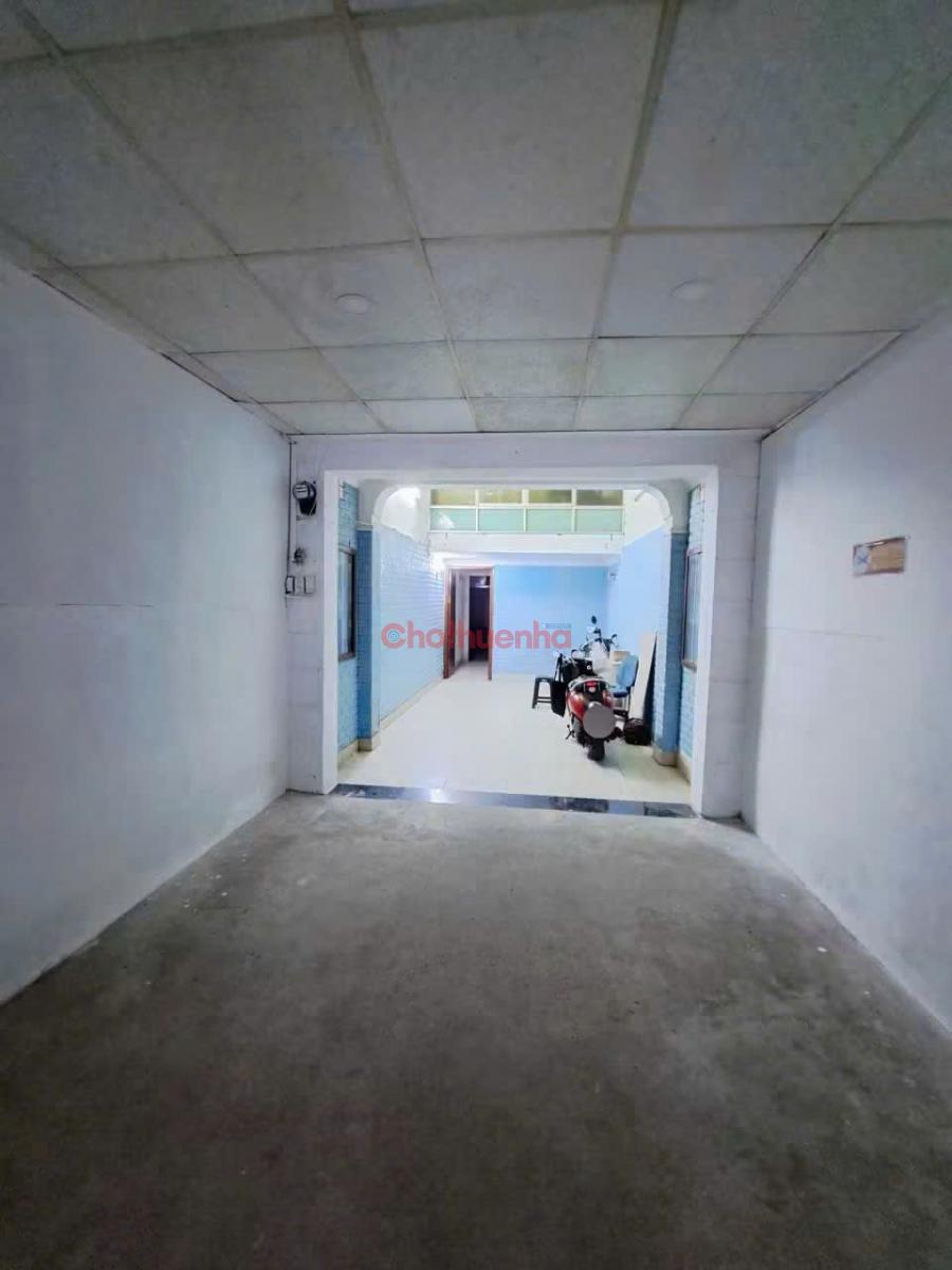 Cho thuê nhà đường Ngọc Hồi, đối diện BX Nước Ngầm