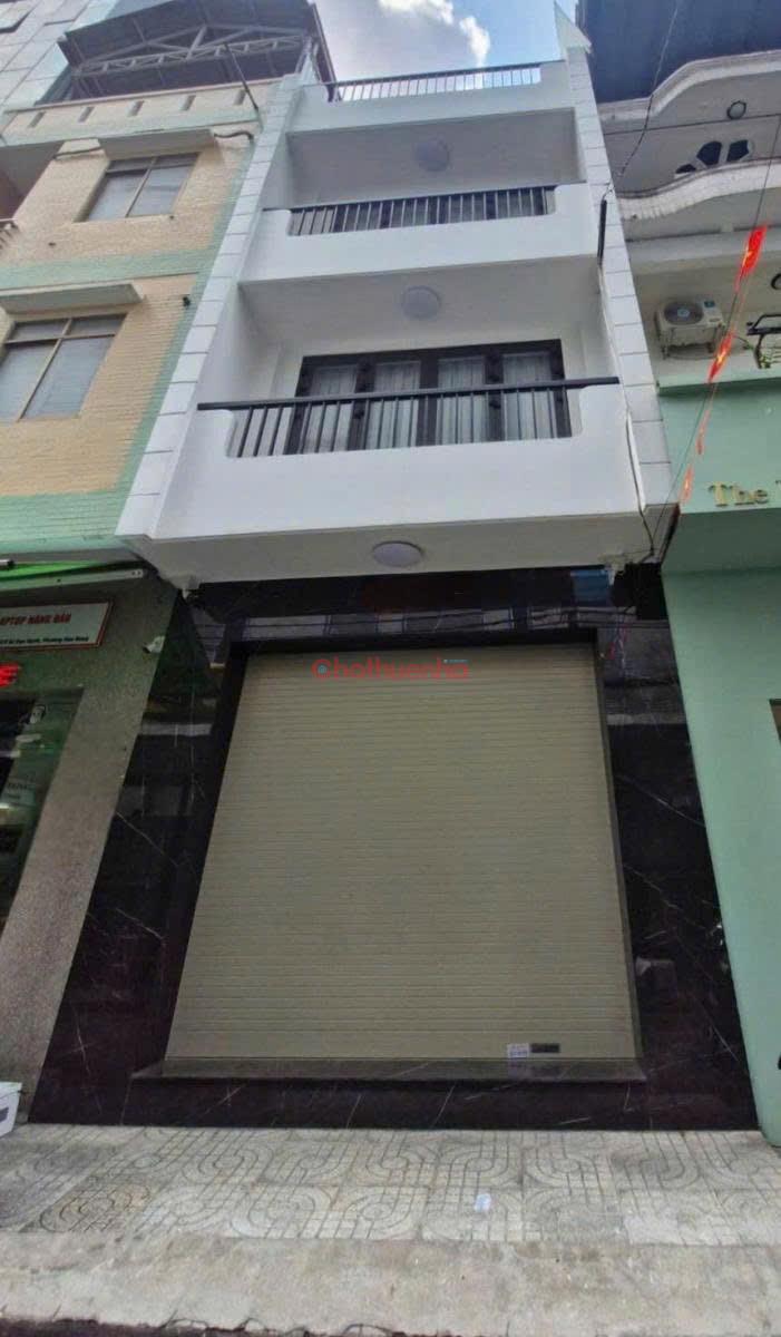 Cho thuê mặt bằng trệt đường Sư Vạn Hạnh, Quận 10. Diện tích: 4x11m, không gian vuông vức.