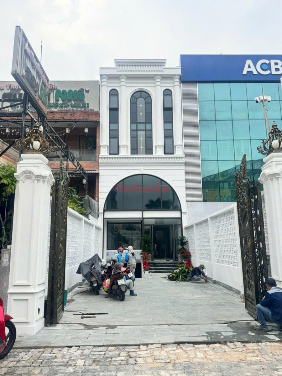 CHO THUÊ TÒA NHÀ MẶT TIỀN TRẦN NÃO AN KHÁNH QUẬN 2 CÓ HẦM SÂN RỘNG GẦN 100M2