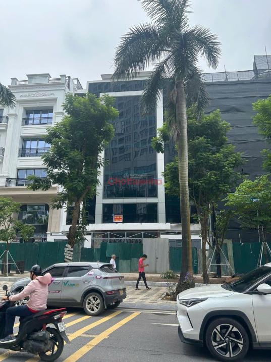 Cho thuê nhà mặt phố 6 tầng đối diện Lotte Mall Tây Hồ, khu Vườn Đào 180 m2, 6 tầng