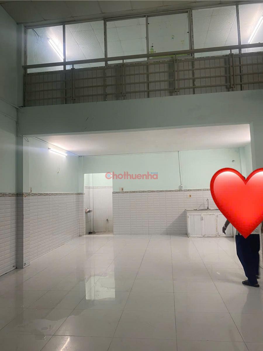 Cần cho thuê nhà 5.5*13 m2, nhà gồm 1 phòng, 2 WC, thích hợp làm văn phòng, kho hoặc kinh doanh buôn bán, giá: 16 triệu /tháng