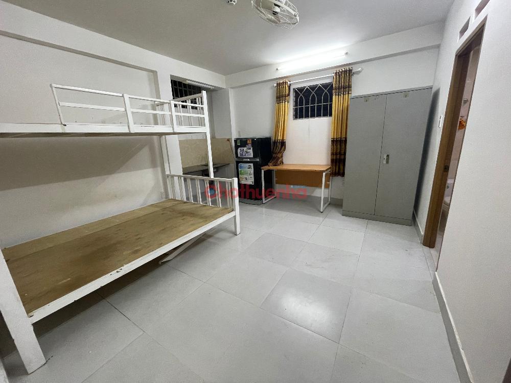 Phòng cho thuê đầy đủ nội thất phù hợp sinh viên, NVVP - ngay làng Đại học