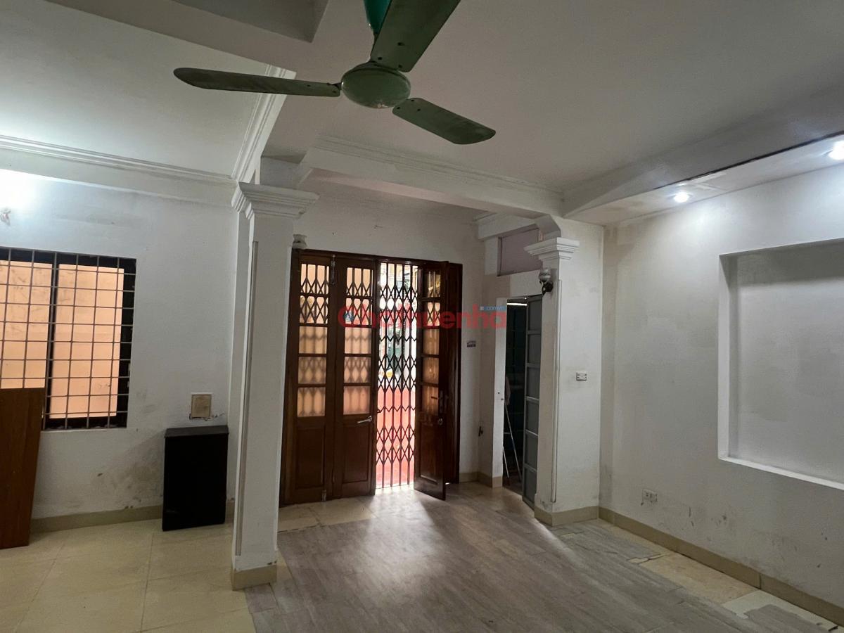 Mời thuê nhà nguyên căn 41m x 4 tầng, ngõ 168 Hào Nam, ô tô đỗ cổng.