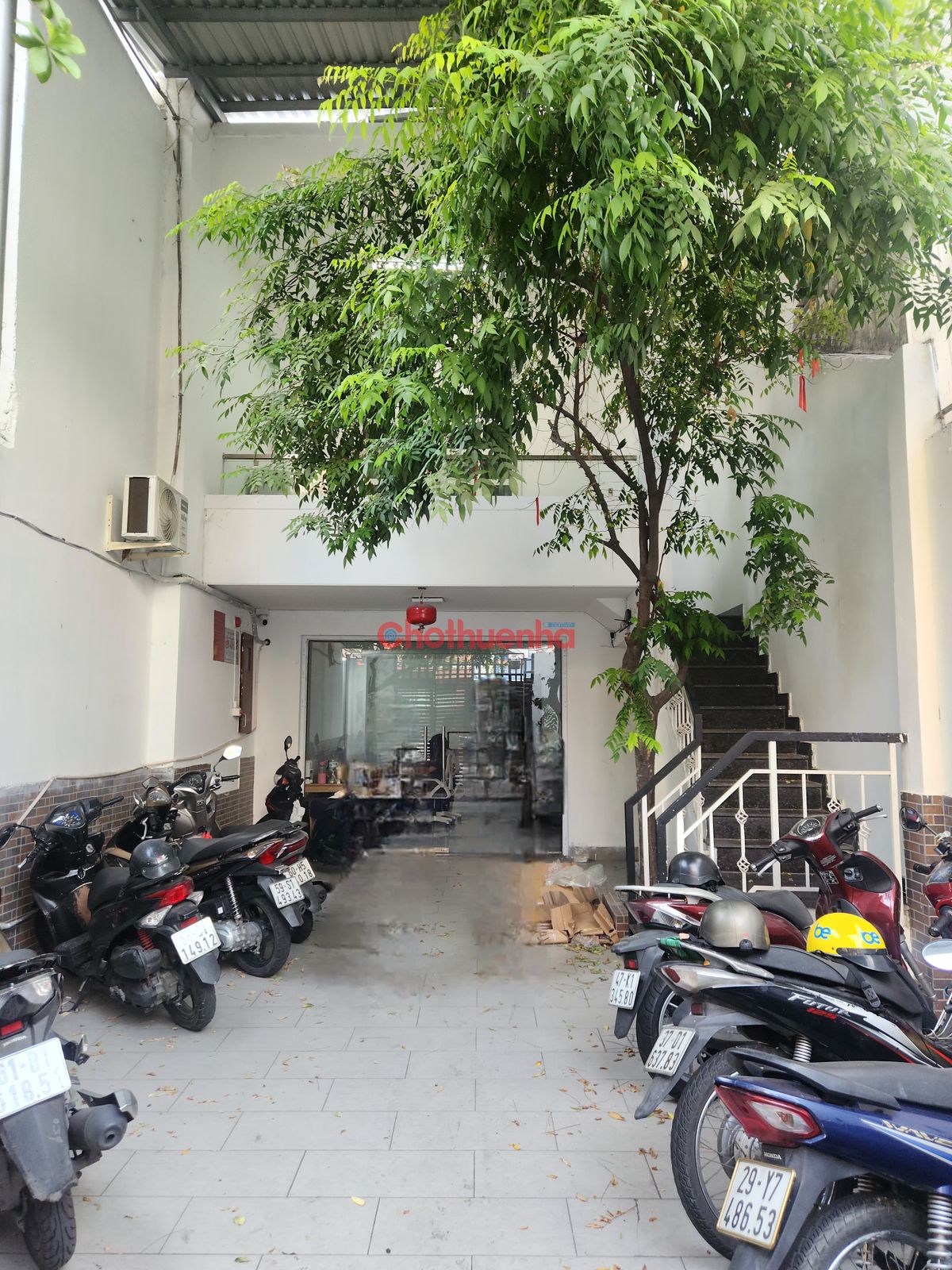 Cho thuê nhà đường ba tháng hai, Quận 10. Nhà rộng sân vườn