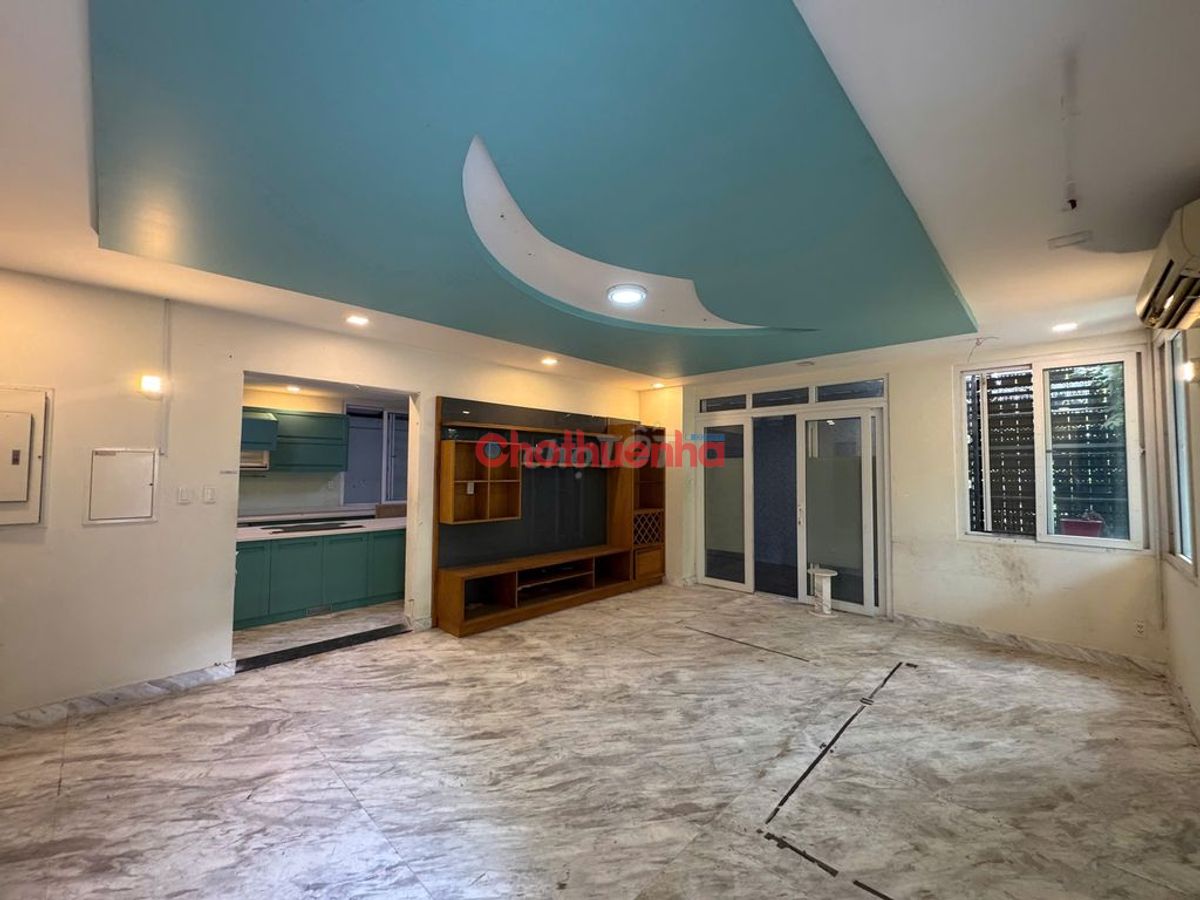 CHO THUÊ BIỆT THỰ SÂN VƯỜN ĐẬU Ô TÔ TRƯỚC CỬA TRUNG TÂM QUẬN 10