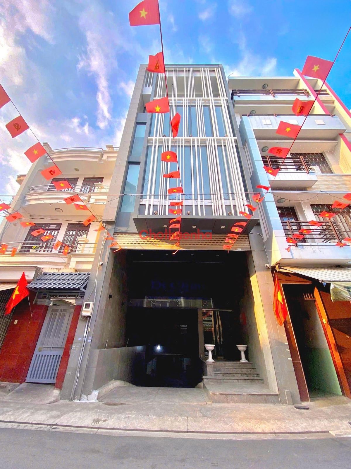 Cho thuê toà nhà Hoàng Hoa Thám, Phường 13, Tân Bình