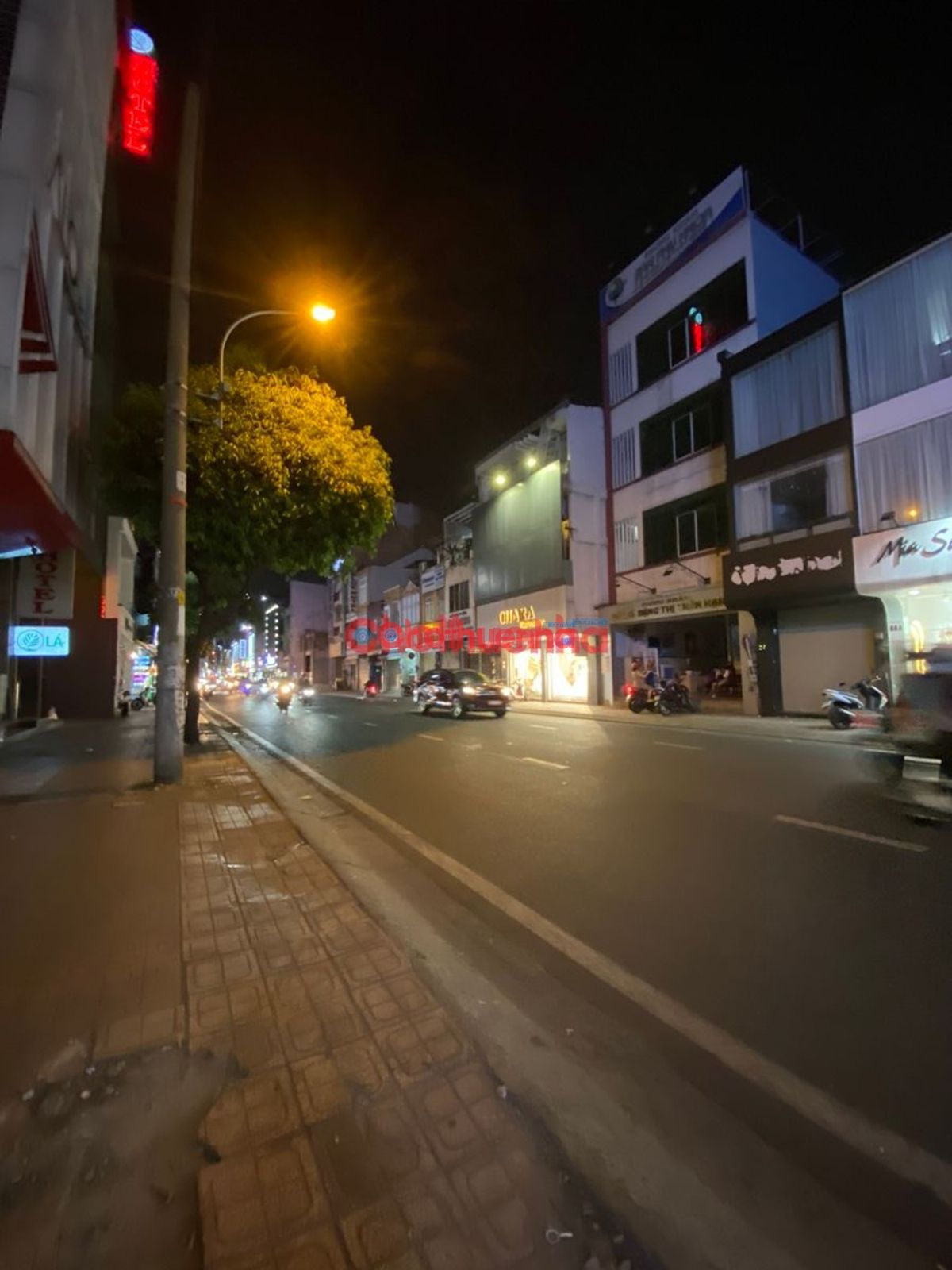 Cho thuê nhà MT Hồ Văn Huê - diện tích 74m2 - kinh doanh sầm uất