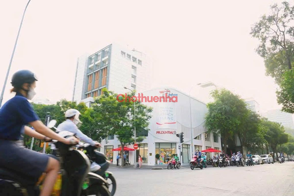 Cho thuê nhà nguyên căn góc 2 mặt tiền tại 128 Hai Bà Trưng , Quận 1, DT: 20x20m