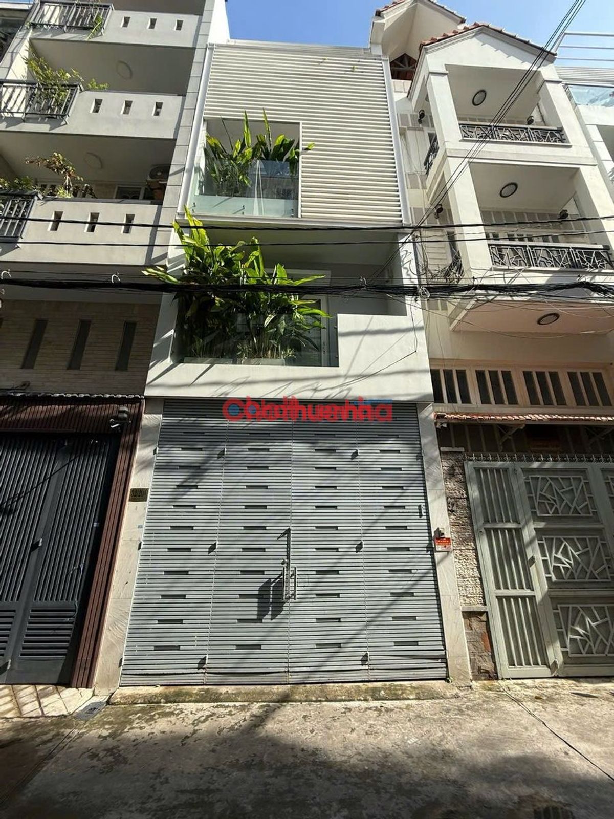 Cho thuê nhà nguyên căn 4PN + 3WC đường Đặng Văn Ngữ, Phường 10, Quận Phú Nhuận