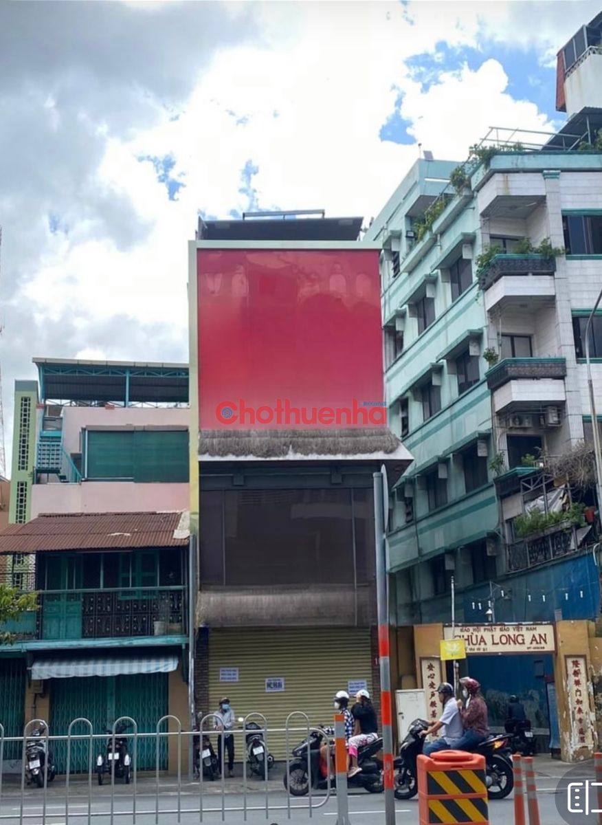 Cho thuê nhà trung tâm Quận 1 đường Nguyễn Văn Cừ tuyến đường kinh doanh sầm uất