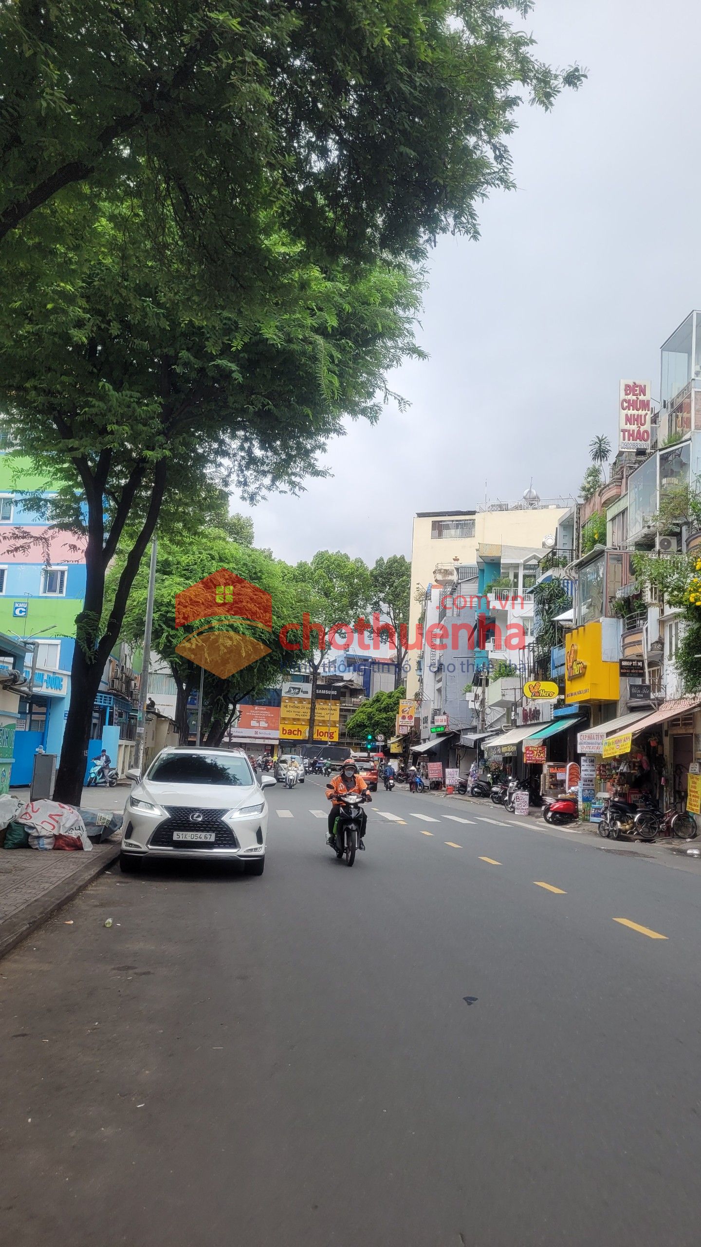 Cho thuê nhà nguyên căn mặt tiền Sư Vạn Hạnh, Quận 10., có thang máy.