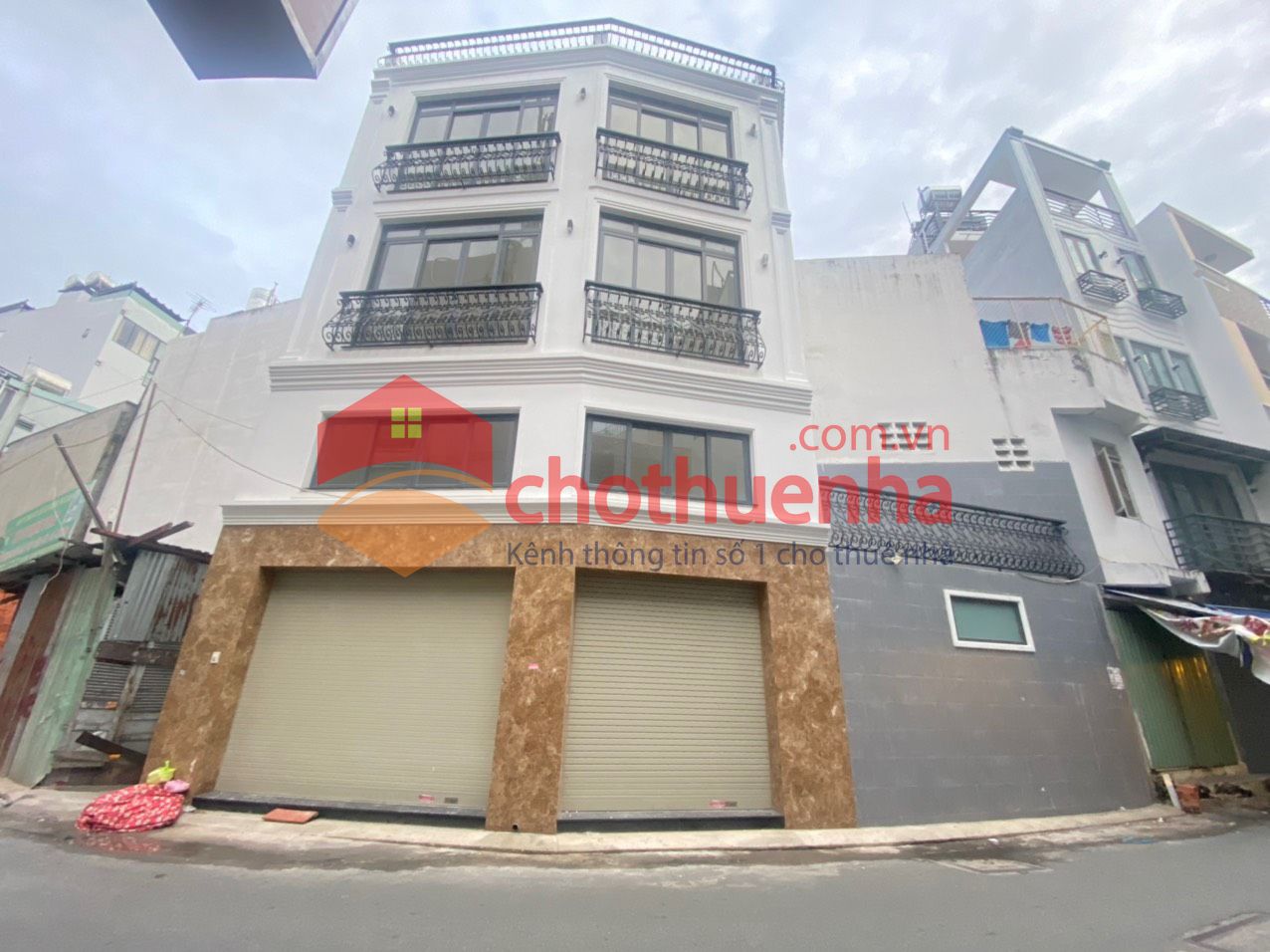 CHO THUÊ NHÀ MẶT TIỀN ĐƯỜNG HOA ĐÀO - BỀ NGANG 8 NHẬN DIỆN THƯƠNG HIỆU