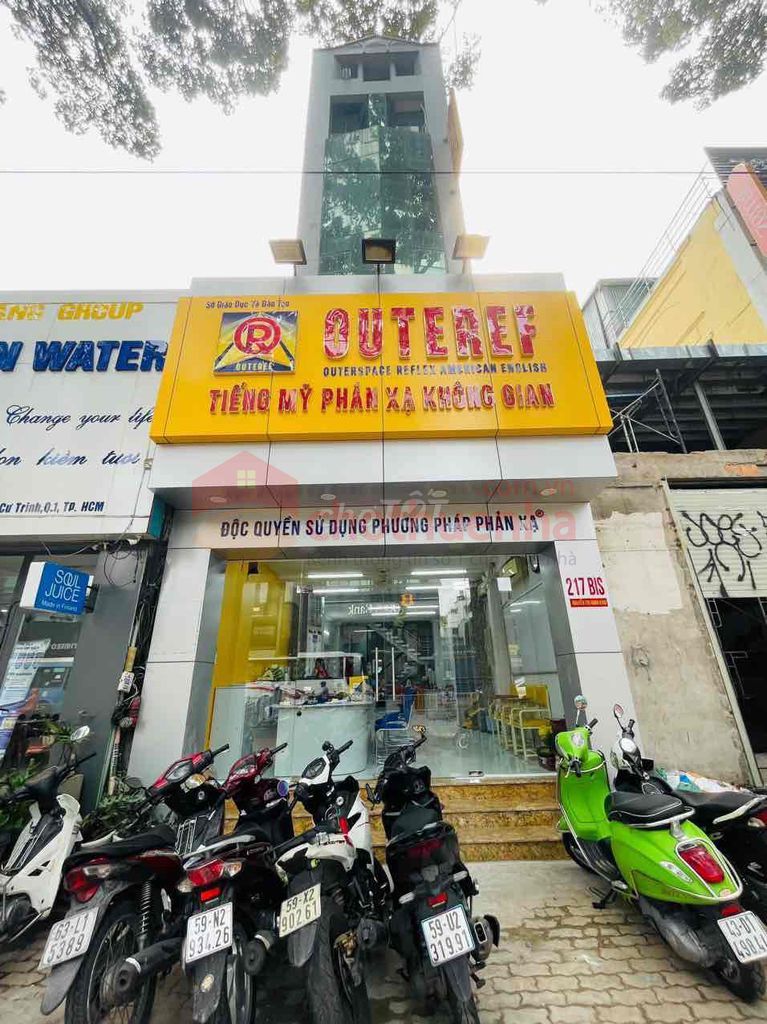  Nguyễn Thị Minh Khai, Phường Nguyễn Cư Trinh, Quận 1.