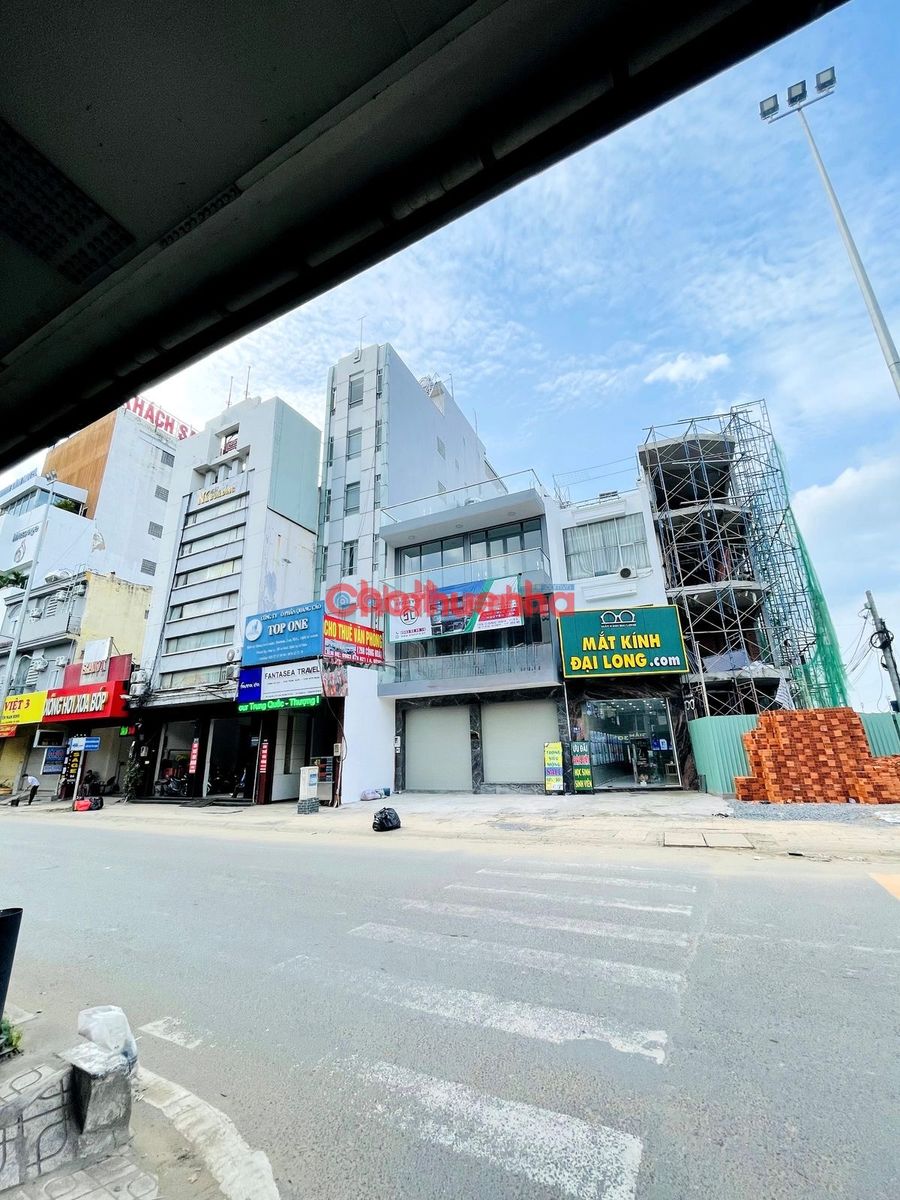 CHO THUÊ NHÀ MẶT TIỀN TRỐNG SUỐT 8 x 25 - CỘNG HOÀ GẦN HOÀNG HOA THÁM