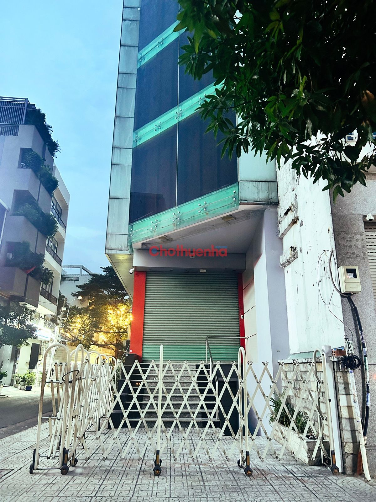 Cho thuê Căn góc Cộng Hòa, Phường 13, Tân Bình - có thang máy - hầm 5 tầng