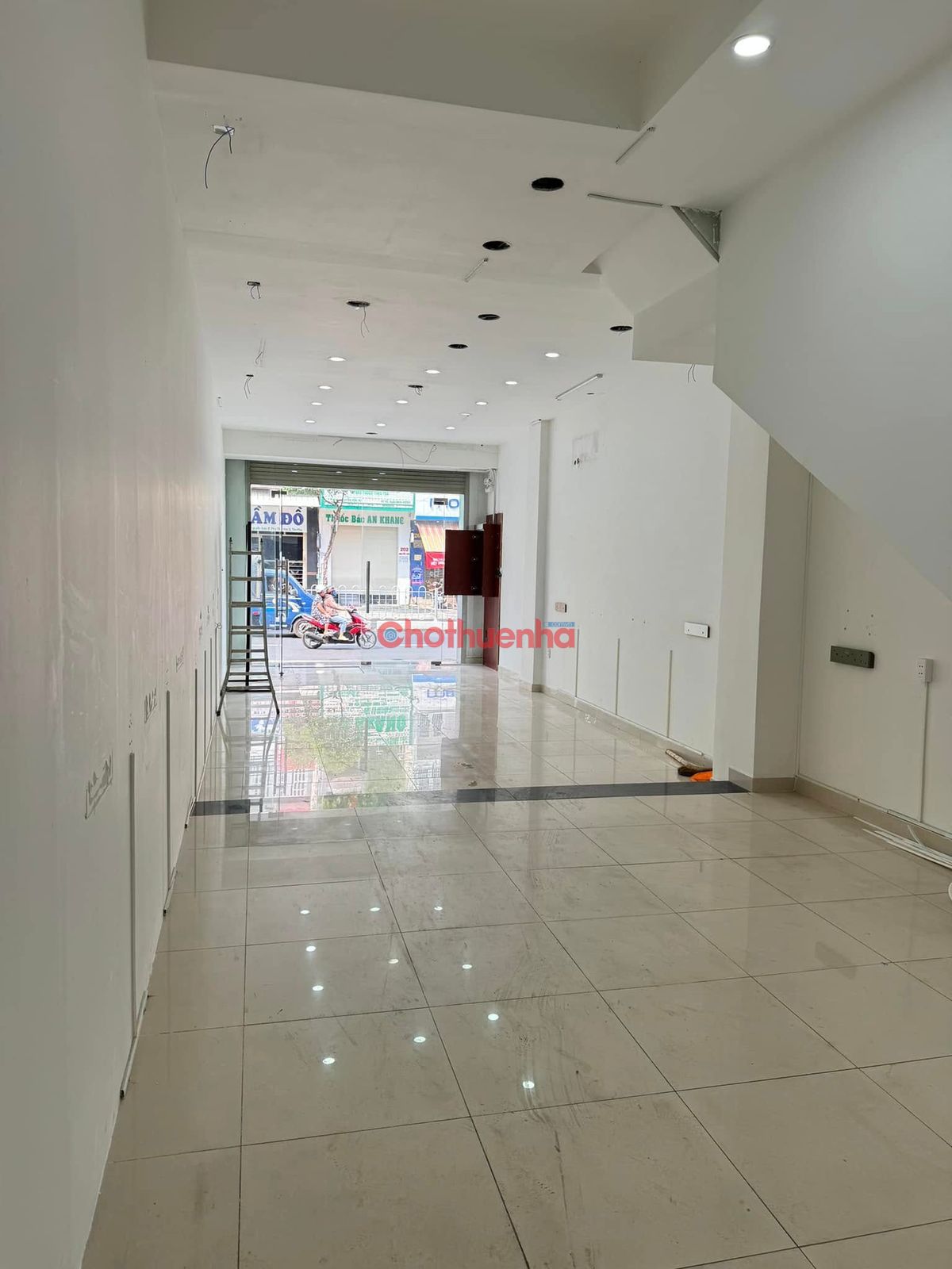 Cho thuê mặt tiền đường Nguyễn Sơn, Phường Phú Thạnh, Quận Tân Phú.