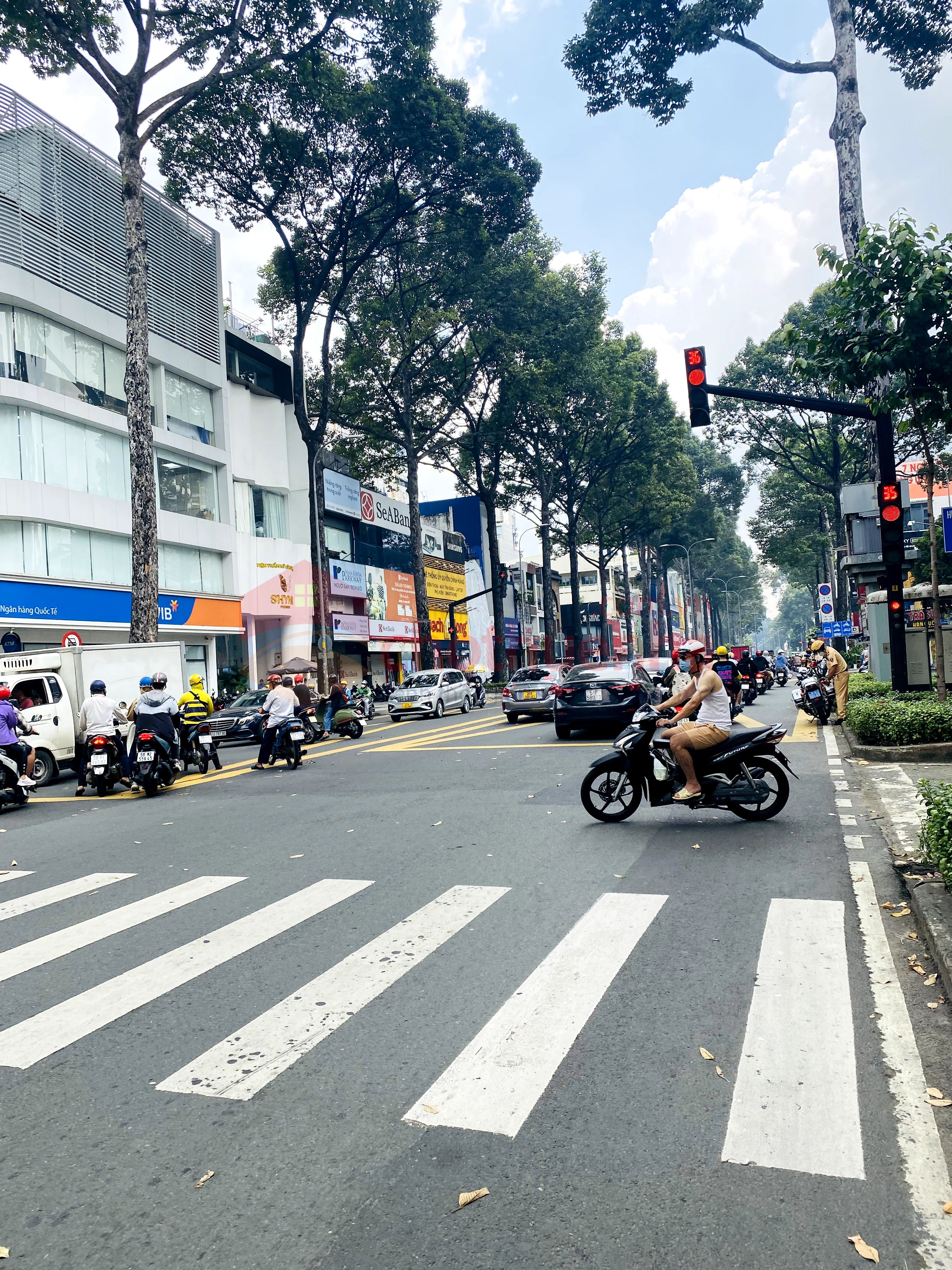 CHO THUÊ NHÀ NGUYÊN CĂN MẶT TIỀN ĐƯỜNG 3 THÁNG 2, PHƯỜNG 12, QUẬN 10. Nhà có thang máy