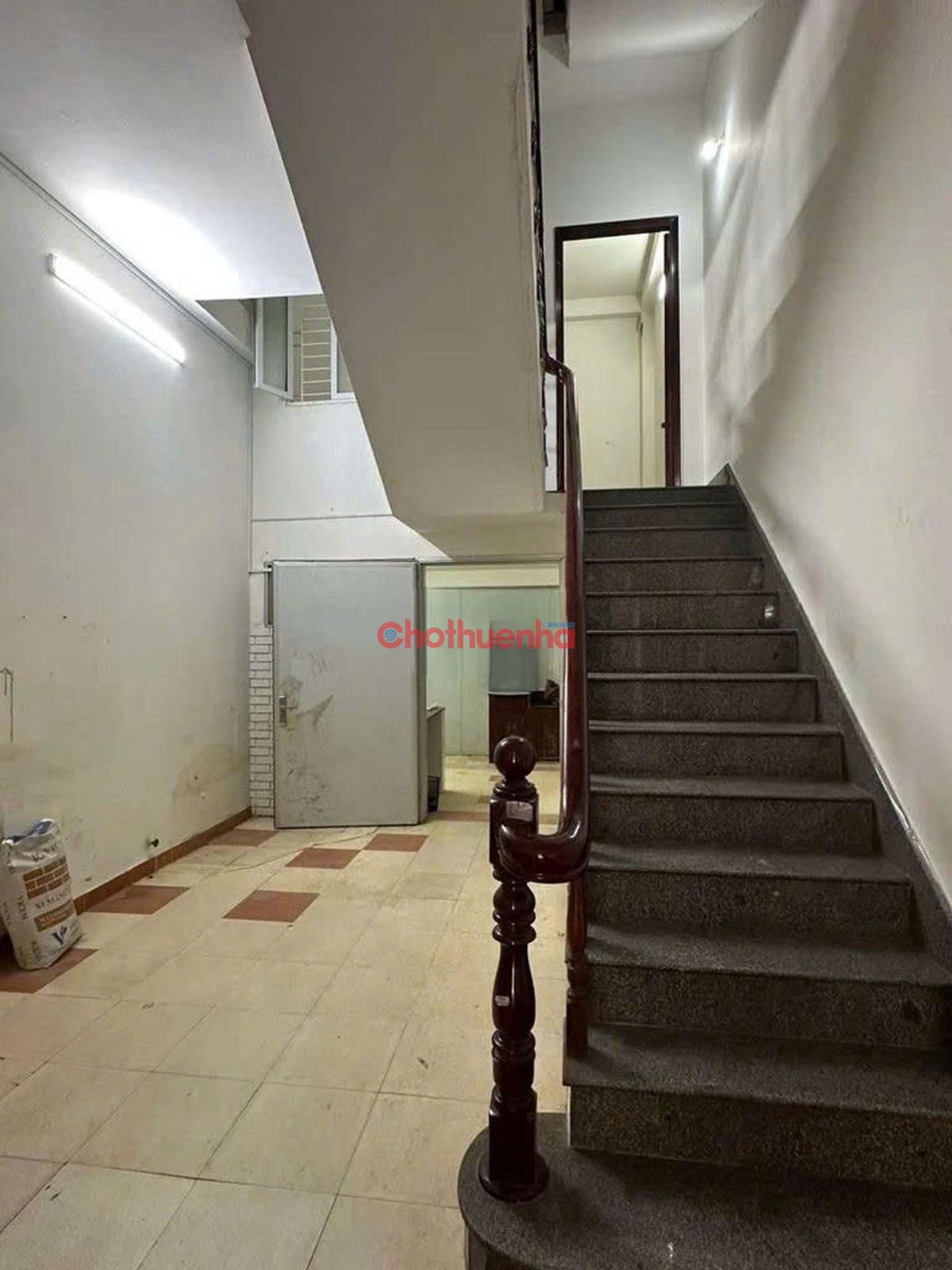 Cho thuê nhà mặt tiền đường Bửu Long, Phường 15, Quận 10. 