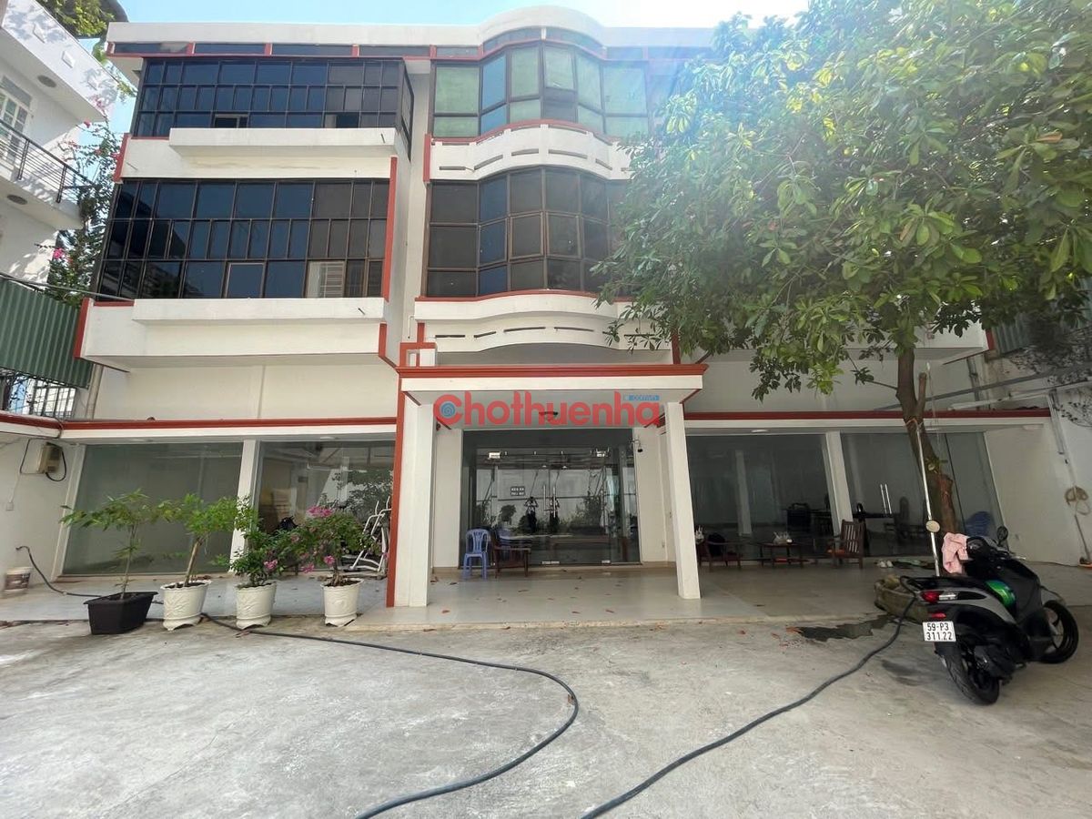 Cho Thuê Nhà Sân Vườn ĐƯỜNG TẢN VIÊN Trung Tâm Quận Tân Bình DT LỚN 20X20