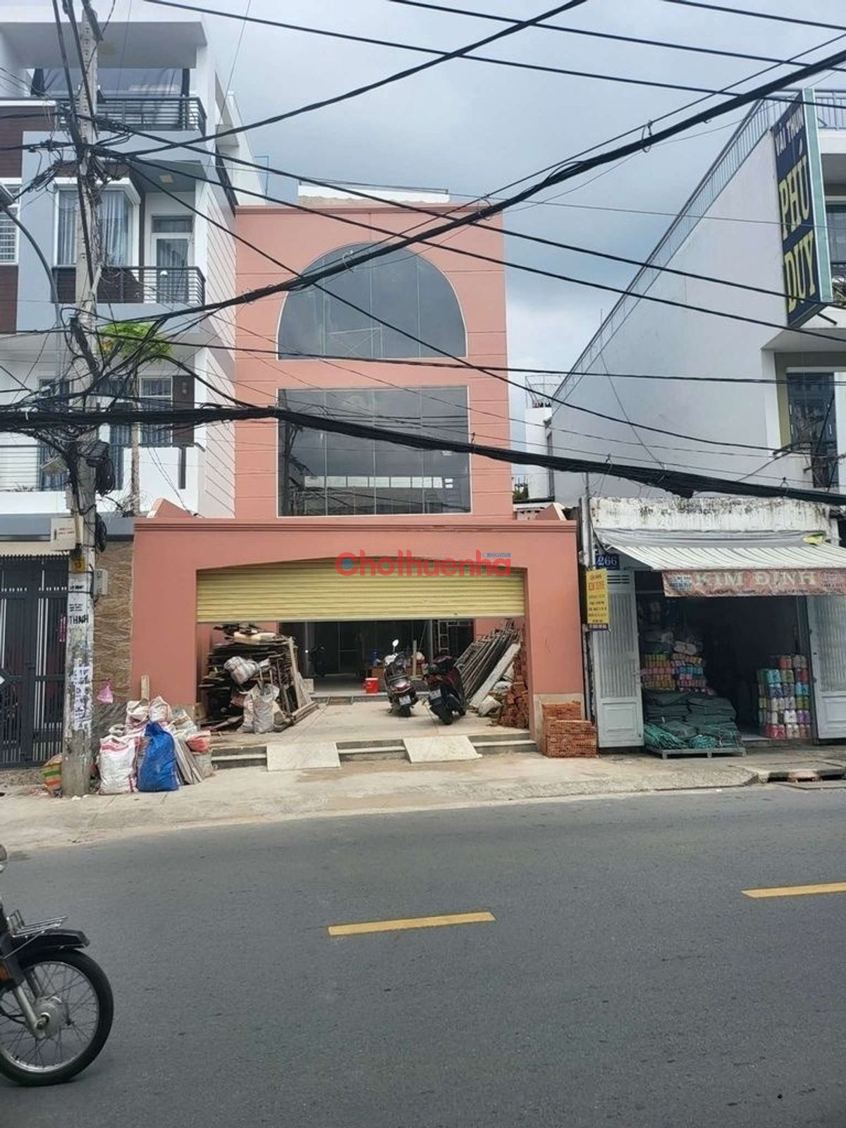 Cho thuê nhà mặt tiền Ngang 7m đường Hồng Lạc Quận Tân Bình DTSD 600 m2 
