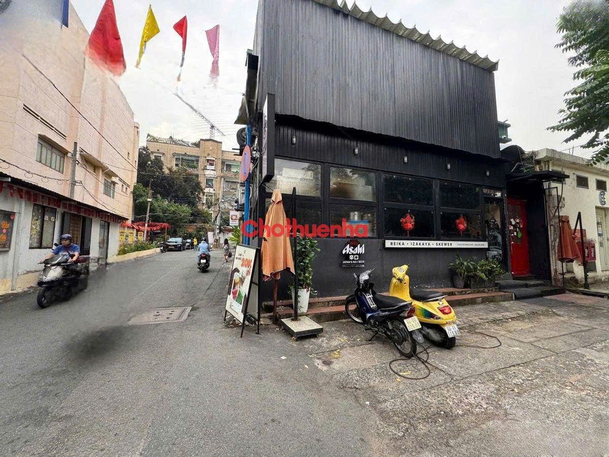 Cho thuê Mặt bằng trệt 240 m2 - Đa Kao, Quận 1 -  Lối đi riêng 