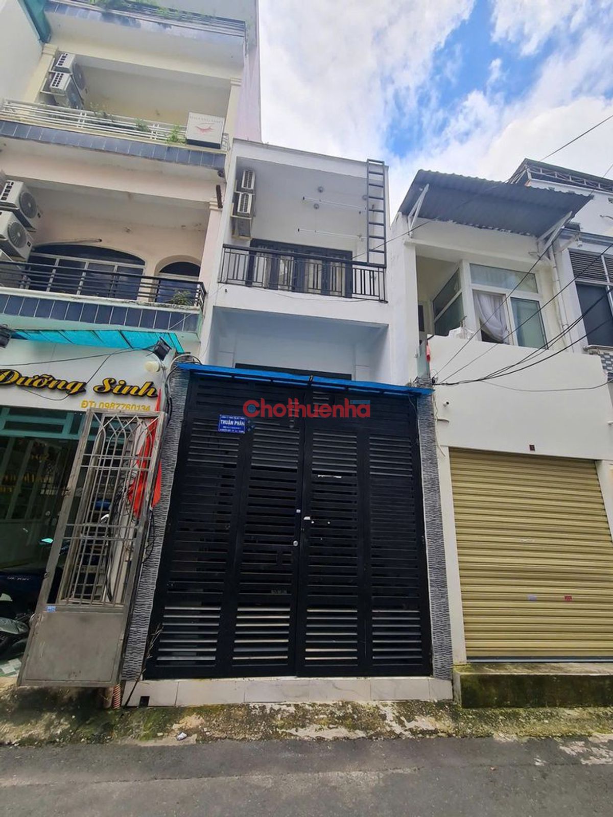 Cho thuê nhà nguyên căn Ngay mặt tiền Nguyễn Hiền, Phường 4, Quận 3 _ 4PN+ 3WC