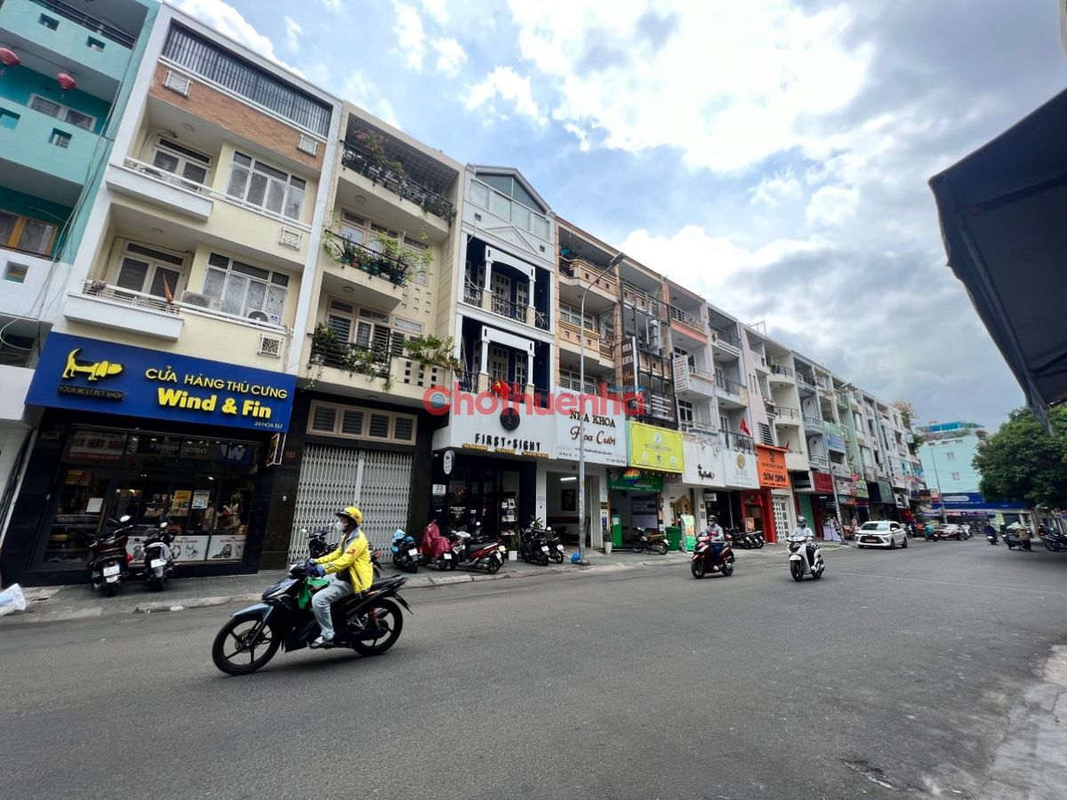 Cho thuê nhà nguyên căn mặt tiền đường Hoa Sứ, Phường 7, Quận Phú nhuận. Nhà mới, được 4 tầng, phù hợp kinh doanh nhiều ngành nghề.