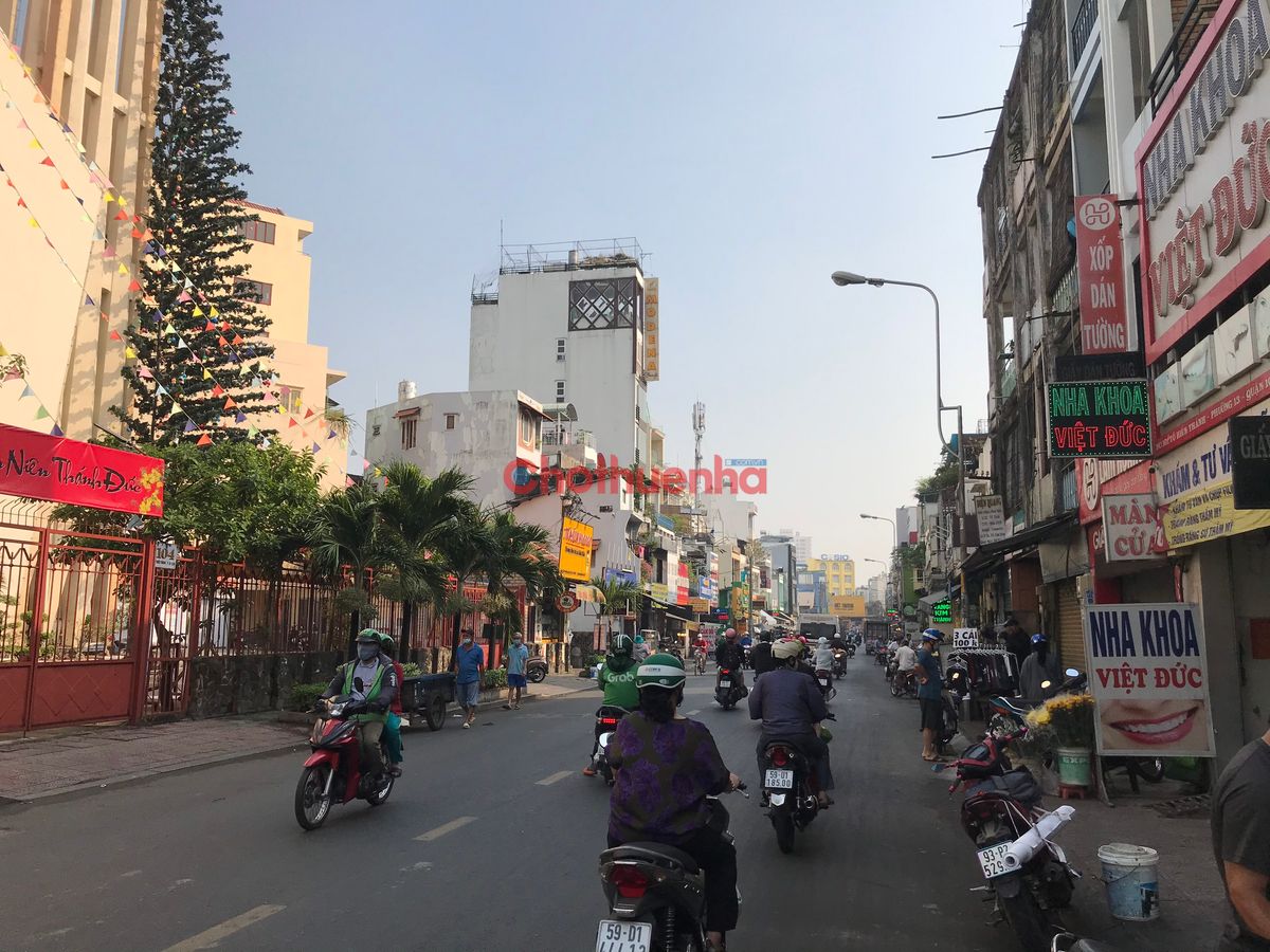 CHO THUÊ NHÀ MẶT TIỀN TÔ HIẾN THÀNH, PHƯỜNG 13, QUẬN 10.