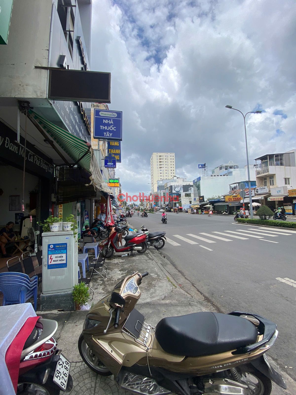 Cho thuê nhà mặt tiền XVNT Bình Thạnh, thuận lợi kinh doanh.
