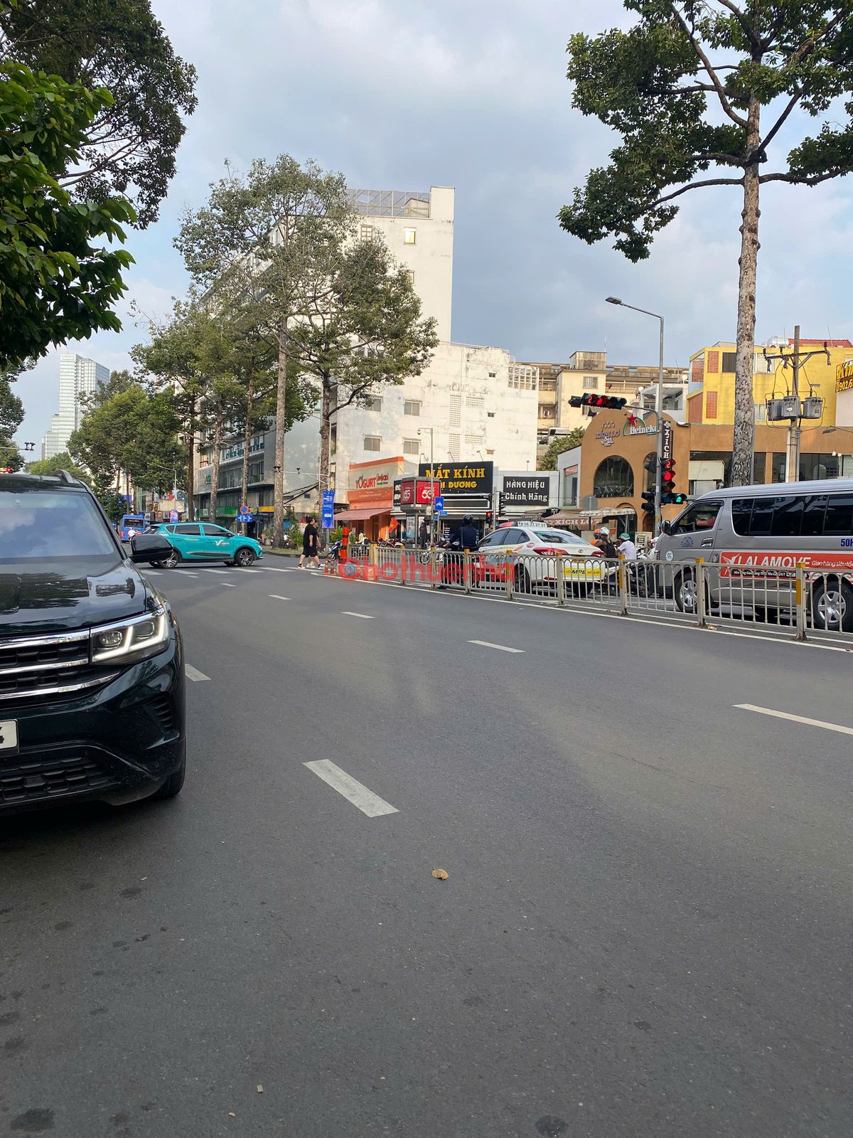 CHO THUÊ NHÀ NGANG 8M MẶT TIỀN TRẦN HƯNG ĐẠO Q1