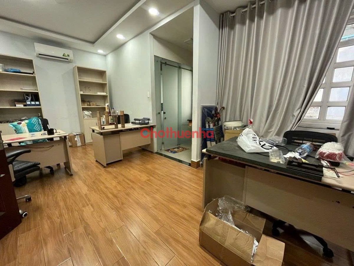  Cho thuê nhà mặt tiền khu sân bay - DT: 4x30m, trệt 2 lầu sân thượng