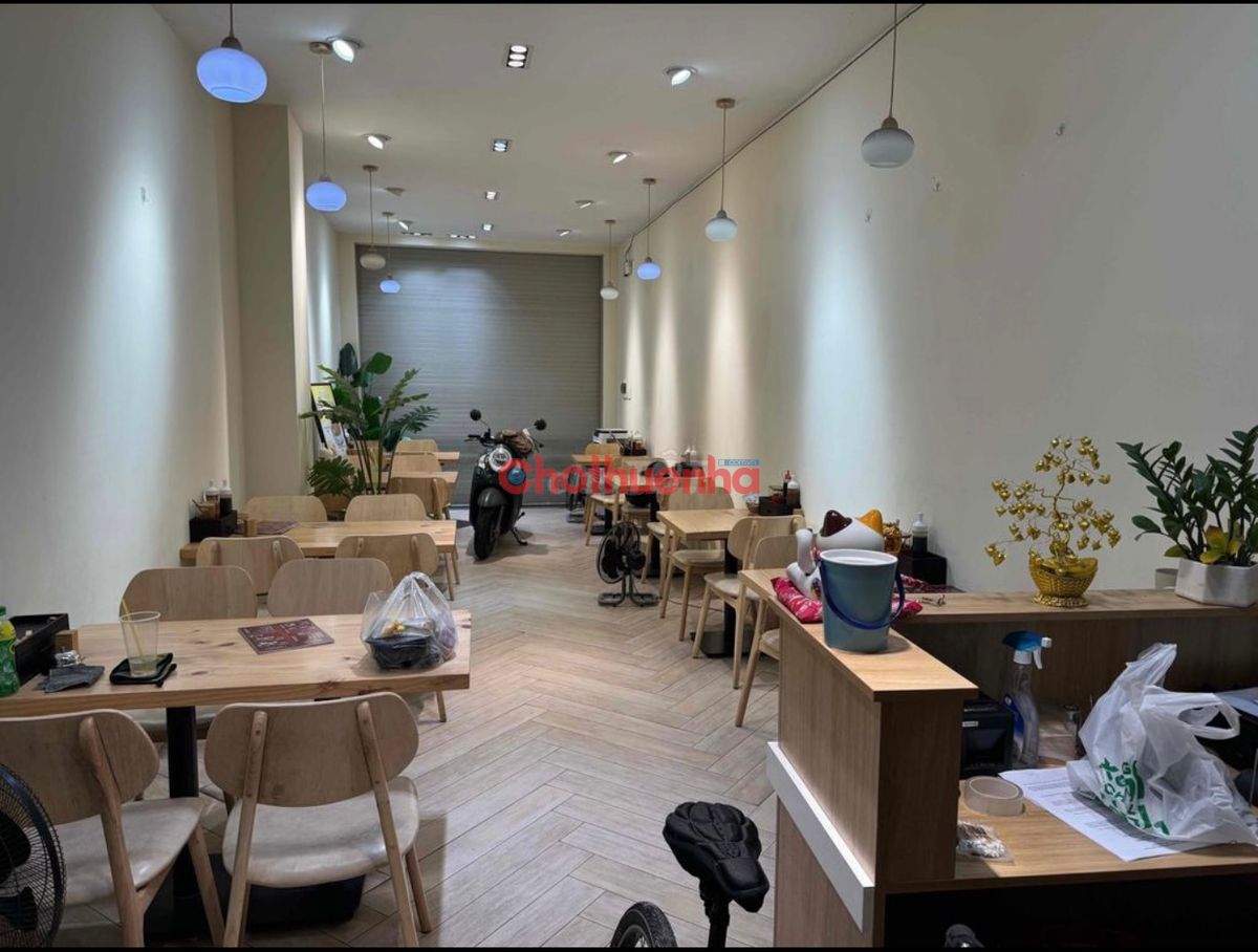 Cho thuê mặt bằng mặt tiền đường Nguyễn Tri Phương, Phường 8, Quận 10, DT: 3.5x15m