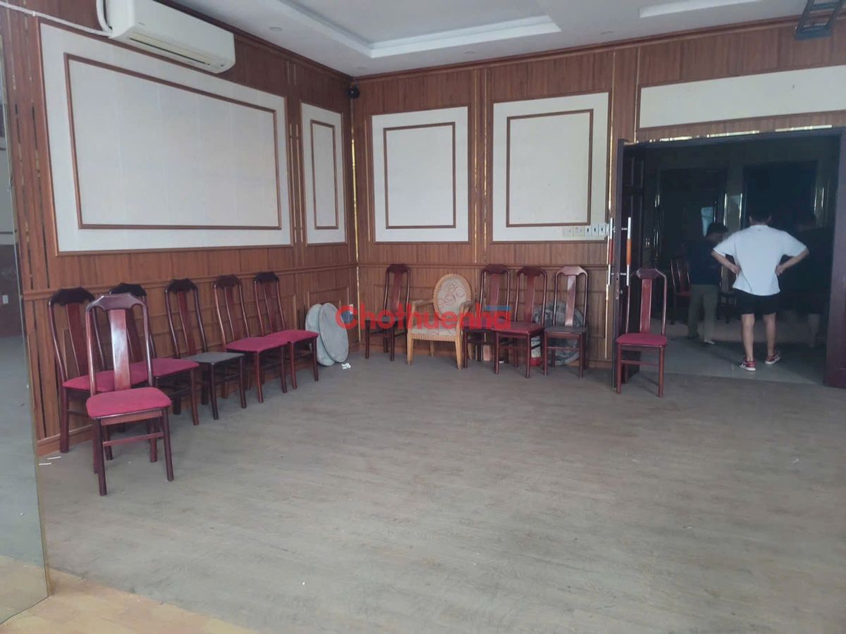 Cho thuê tòa nhà mặt tiền Hồ Biểu Chánh -  Phường 11 - Quận Phú Nhuận -Ngang 8M x dài 30M 