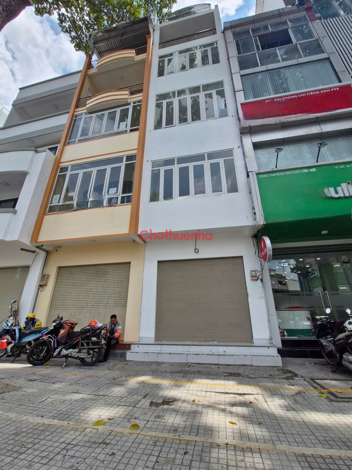 Cho thuê nhà mặt tiền Đường 3/2, Phường 12, Quận 10 -  4.3*15m - Trệt, 3 lầu 