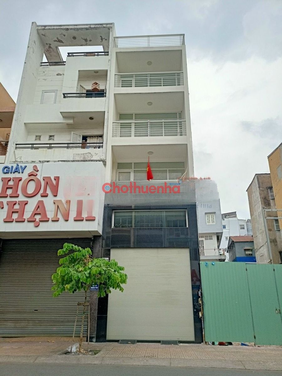 Cho thuê nhà mặt tiền đường Nguyễn Đình Chiểu trệt, 1 lửng, 3 Lầu trống suốt. Có thang máy