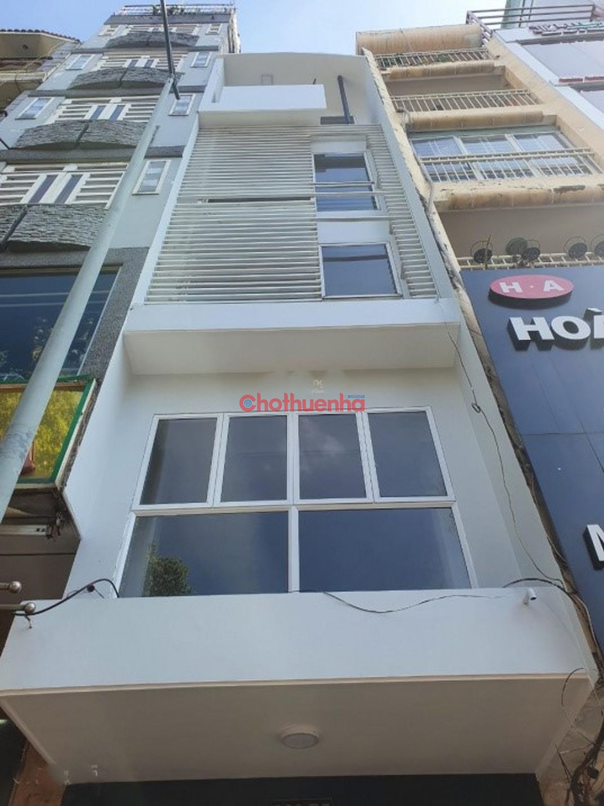 Cho thuê nhà mặt tiền đường Nam Kỳ Khởi Nghĩa, Quận 3 - 4 lầu, mỗi lầu 1wc