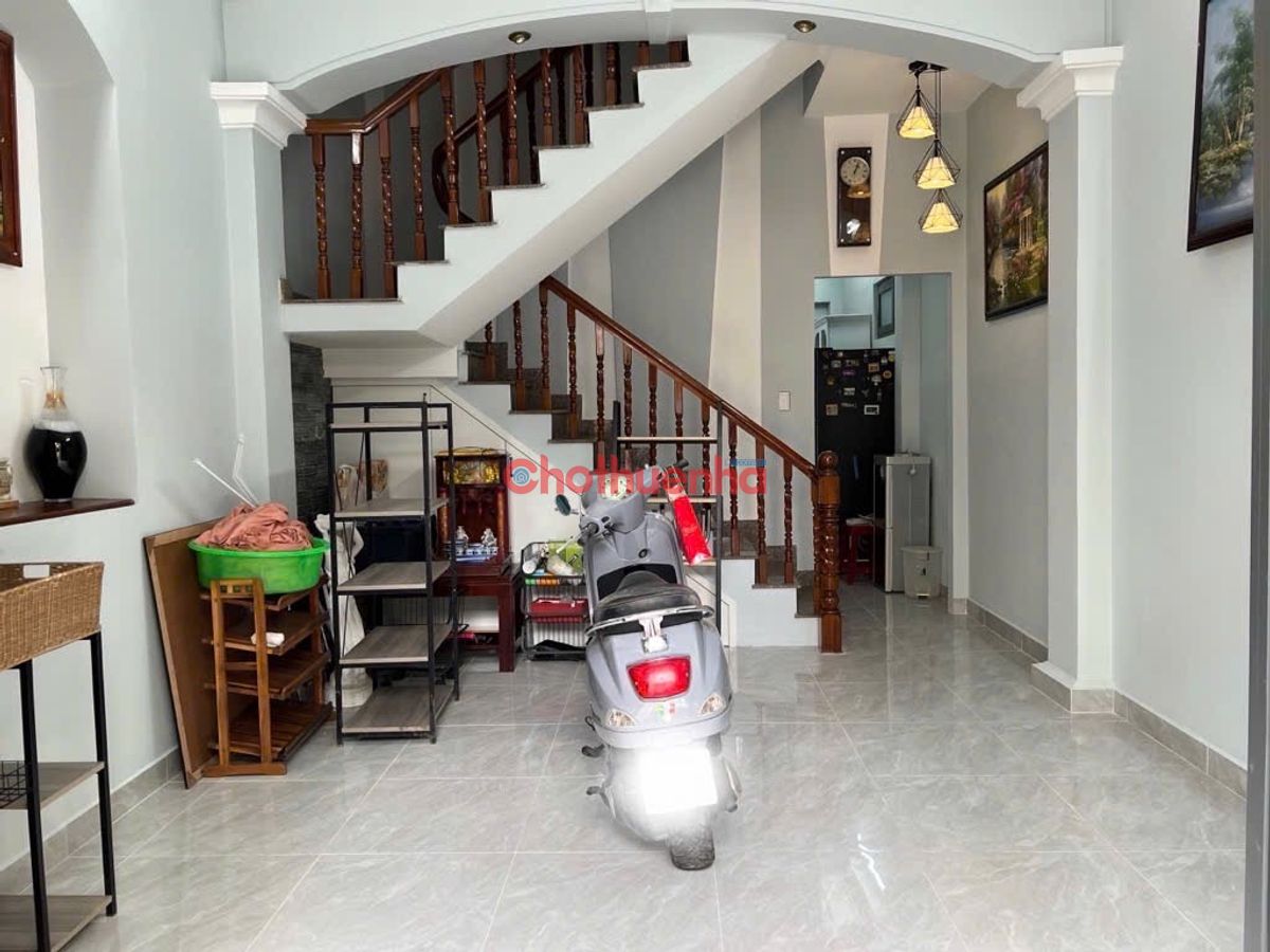 Cho thuê nhà mới mặt đường lớn đường Nguyễn Kiệm, Phường 3, Phú Nhuận