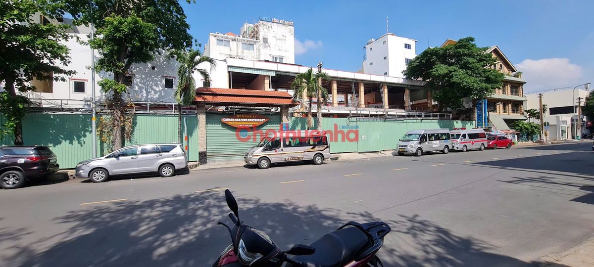 Cho thuê văn phòng mặt tiền đường Hoàng Việt, Phường 4, Quận Tân Bình 