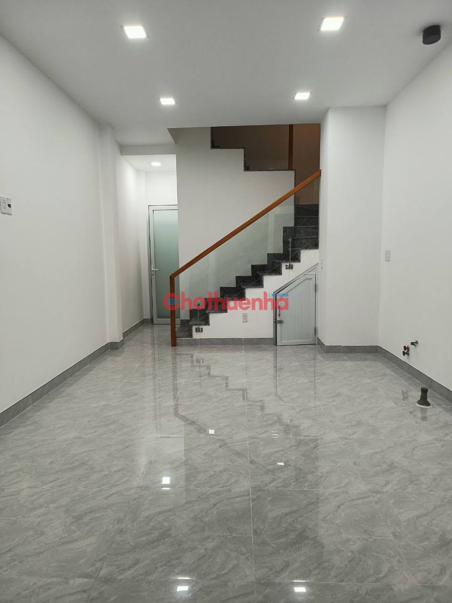CHO THUÊ NHÀ HẺM XE HƠI ĐƯỜNG 3/2, PHƯỜNG 11, QUẬN 10 - NHÀ MỚI ĐẸP - GIÁ 28 TRIỆU