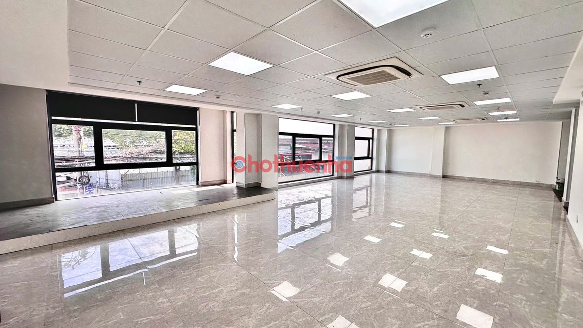 Cho thuê tòa nhà mặt tiền đường Nguyễn Cửu Vân, DT 13x14m, hầm, trệt, lửng, 5 lầu, có thang máy
