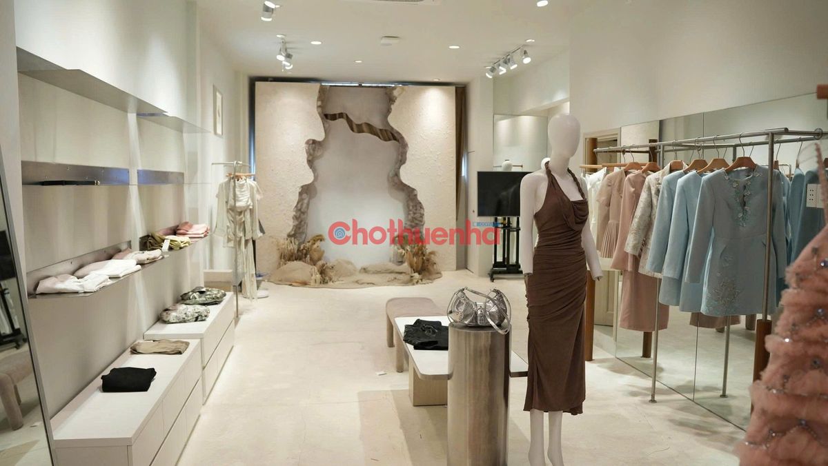 Cho thuê nhà mặt tiền ngay trung tâm Quận 3, DT 5.5x20m, trệt, 3 lầu, 6 phòng, 4 toilet 