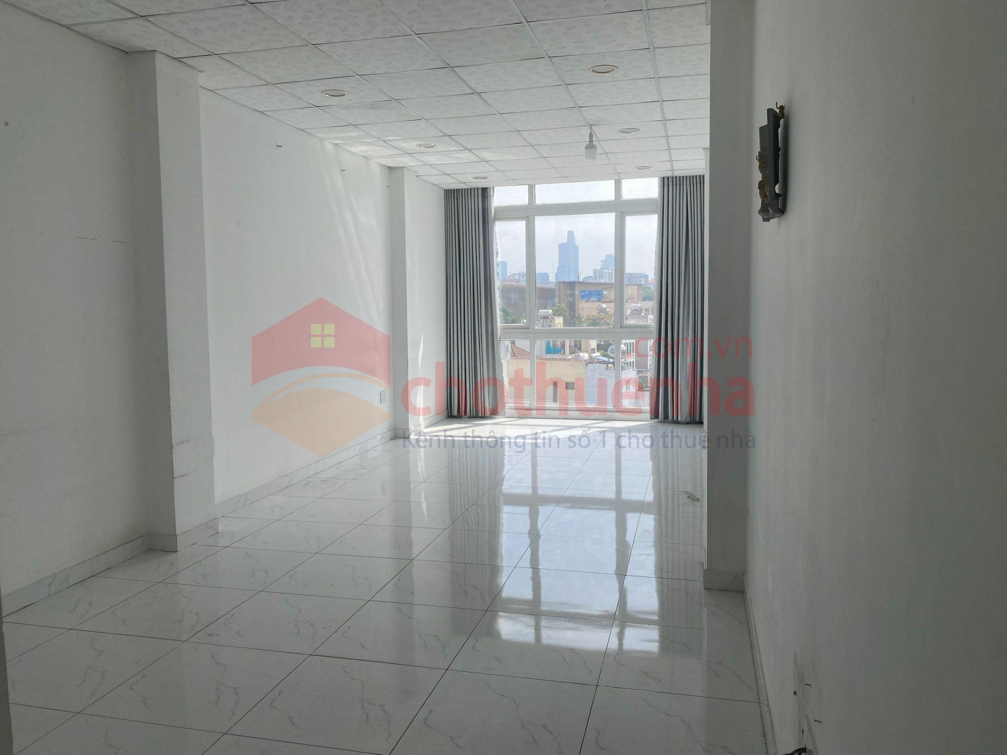 CHO THUÊ NHÀ MẶT TIỀN ĐƯỜNG LÝ CHÍNH THẮNG, QUẬN 3 - 6 LẦU CÓ THANG MÁY 