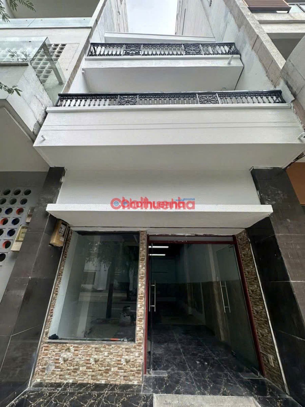 CHO THUÊ NHÀ MẶT TIỀN LÊ ĐƯỜNG THÁNH TÔN, BẾN NGHÉ, QUẬN 1 