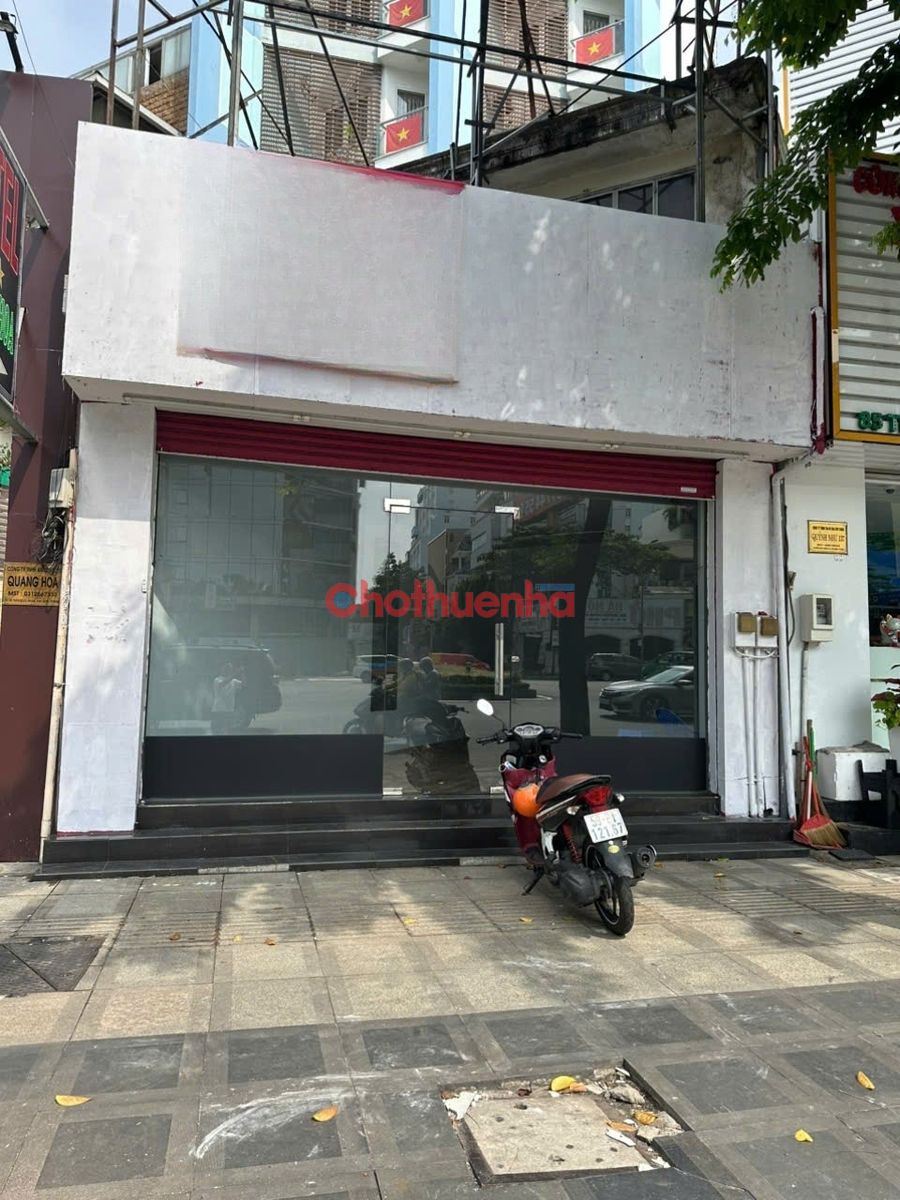Cho thuê nhà đầy đủ nội thất mặt tiền đường Trần Quốc Hoàn, Phường 4, Tân Bình