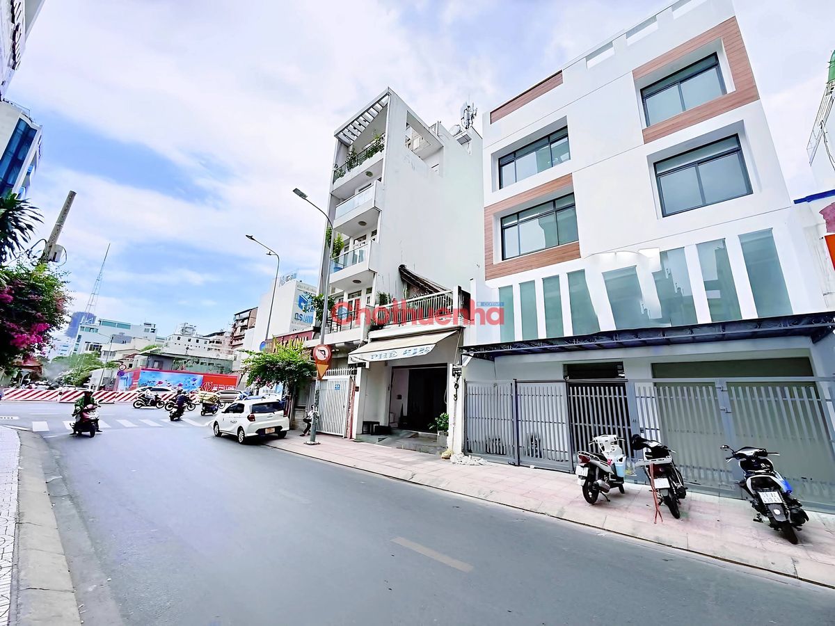 Cho thuê nhà mặt tiền đường Mai Thị Lựu, Quận 1. Ngang 8m, sàn trống suốt