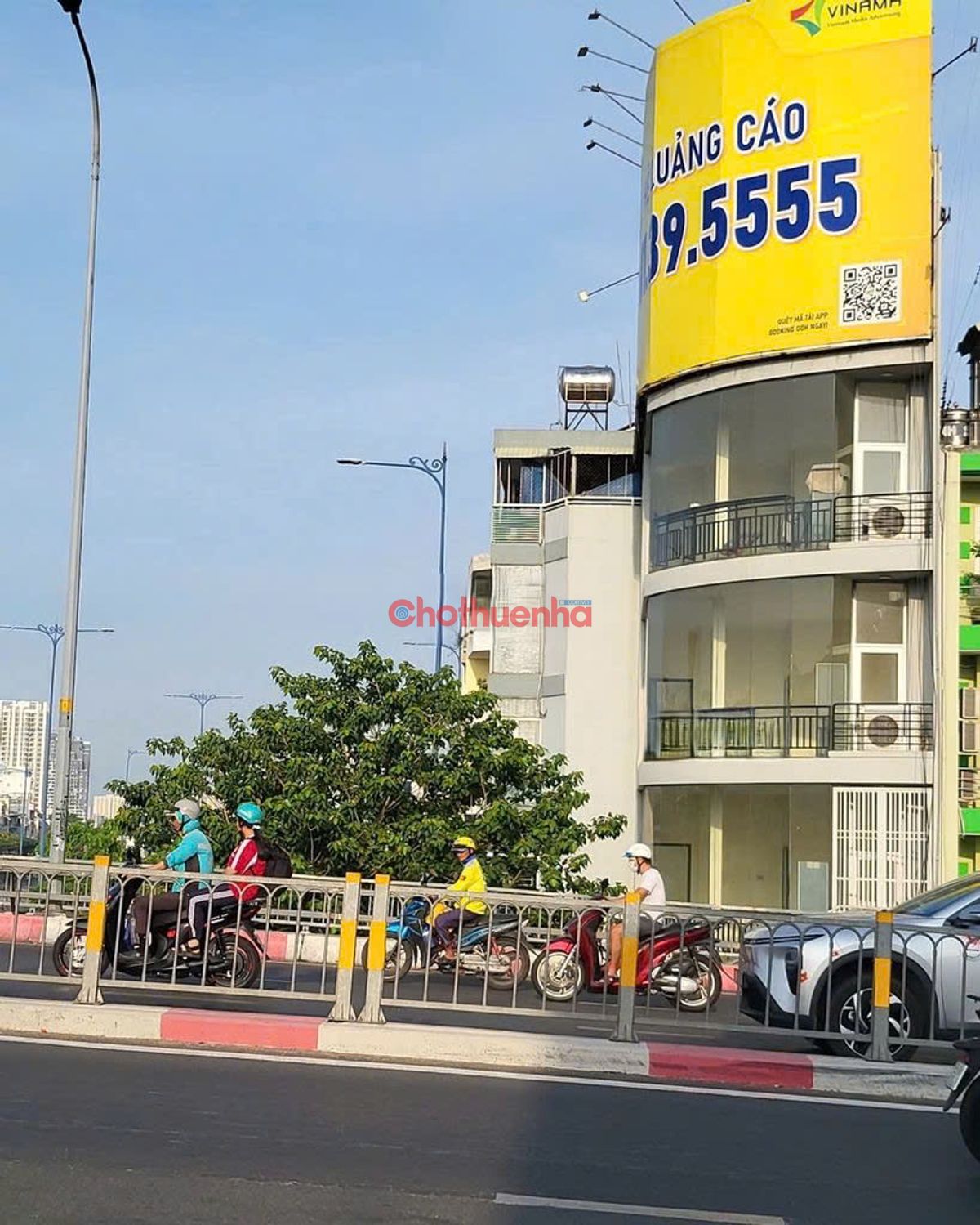 Cho thuê nhà nguyên căn tại mặt tiền đường Vạn Kiếp, phường 13, quận 5, 4.5x12m