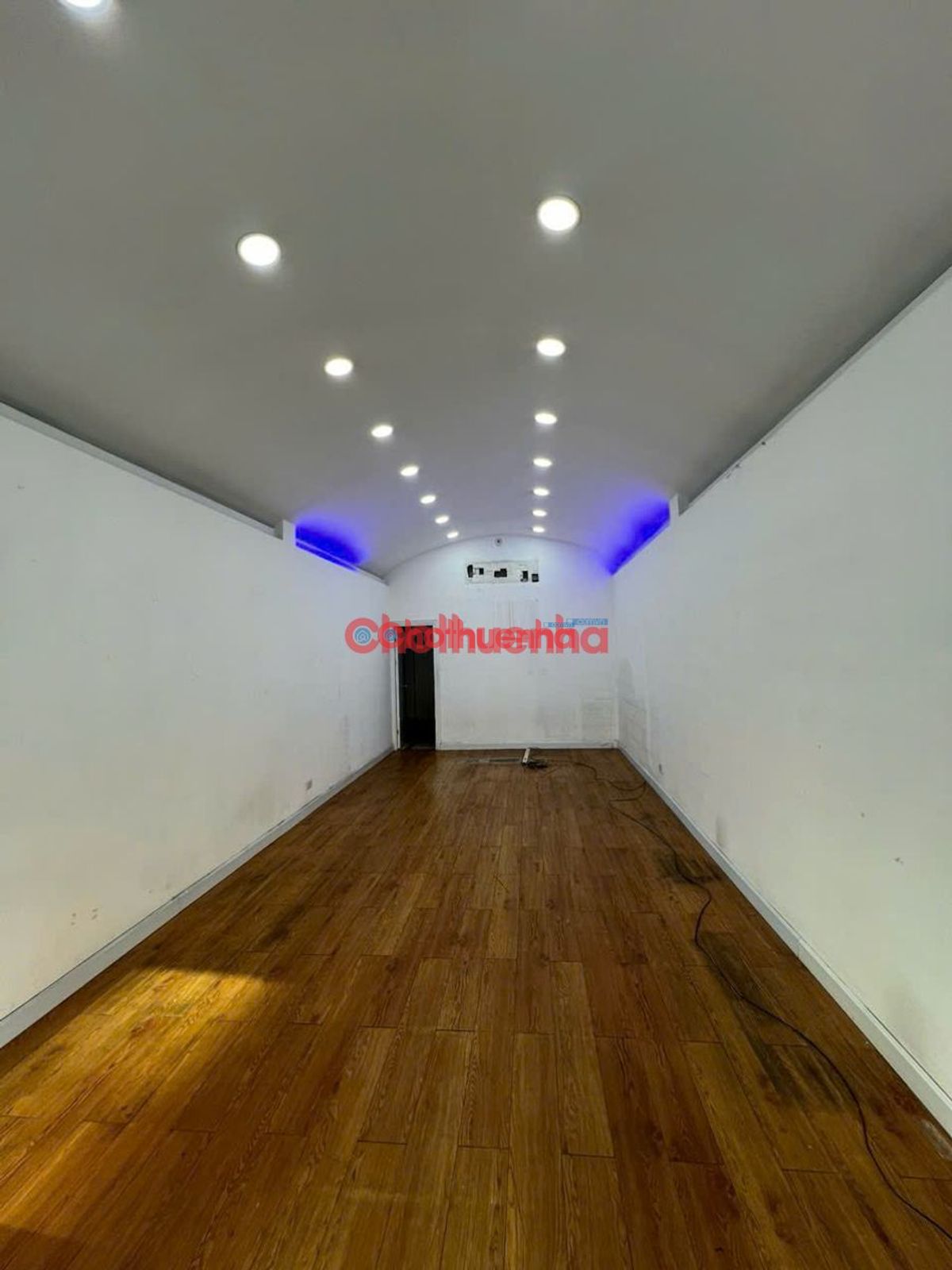 CHO THUÊ MẶT BẰNG 56M2 MẶT TIỀN ĐƯỜNG PHAN ĐÌNH PHÙNG - LỐI ĐI RIÊNG - SẴN CỬA KÍNH 