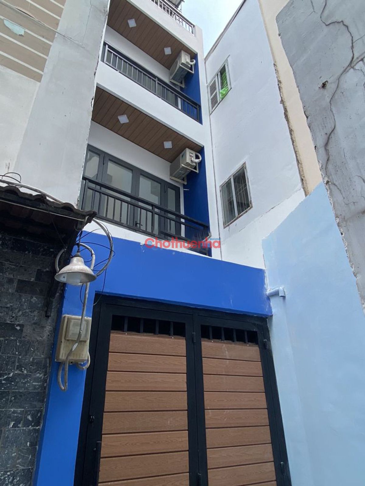 Cho thuê nhà ở gia đình 3 phòng ngủ full ban công thoáng mát Quận 10