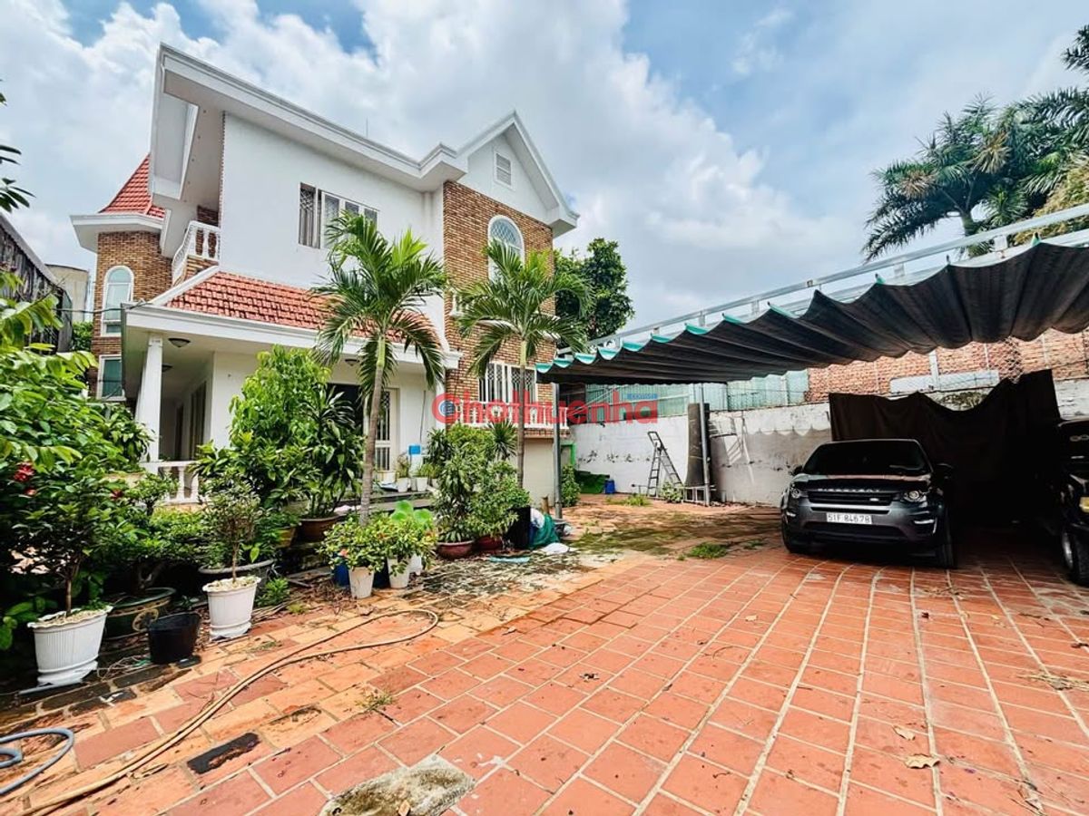 Cho thuê nhà ngay khu Cư Xá Bắc Hải - Quận 10. Trệt 2 lầu. Tổng 700m2 sử dụng