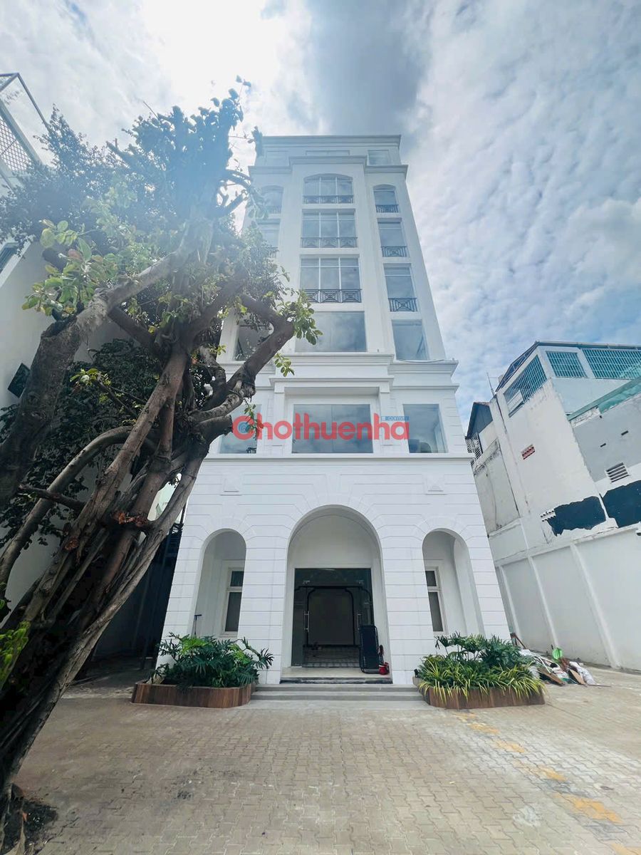 Cho thuê toà nhà đẹp Mặt tiền Hoàng Diệu Phú Nhuận- 20m x 30m - 8 Tầng - Thang Máy - PCCC đầy đủ